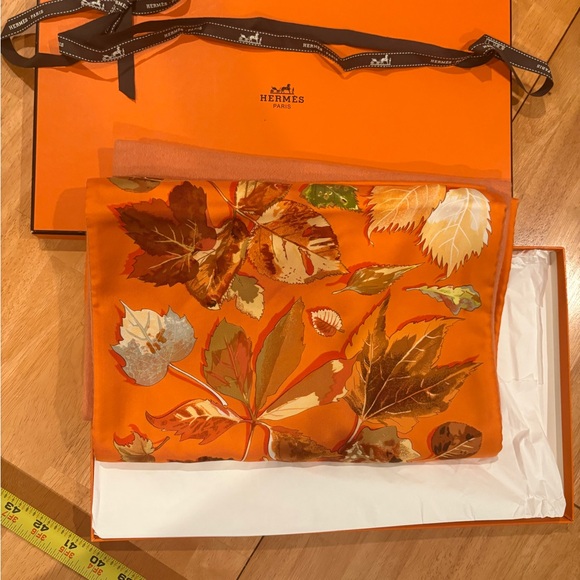Hermès Autumn Leaves Silk Scarf in Orange and Brown - Picture 3 of 3